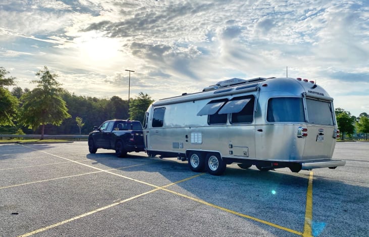 2019 International Signature 25FB RV Rental near Rossmoor, MD | RVshare