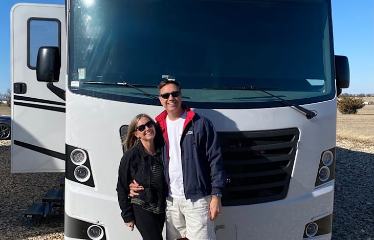 We are Craig and Debra and we're so glad you've stopped by to look at our beautiful motorhome.  It's brought so much fun and relaxation to our lives and we can't wait for it to do the same for you!