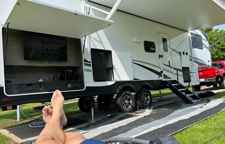 Big Fridge, Big TV and full kitchen outside (ice maker, Keurig DUO, and 36" BlackStone)