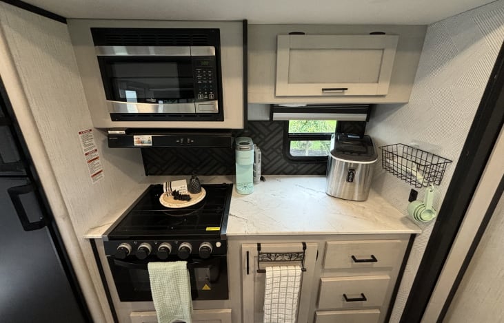 3 burner stove & Microwave