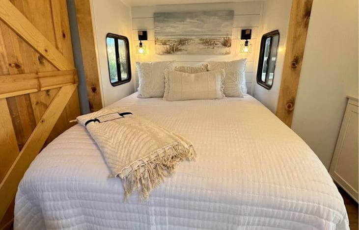 Main Suite Queen Bed