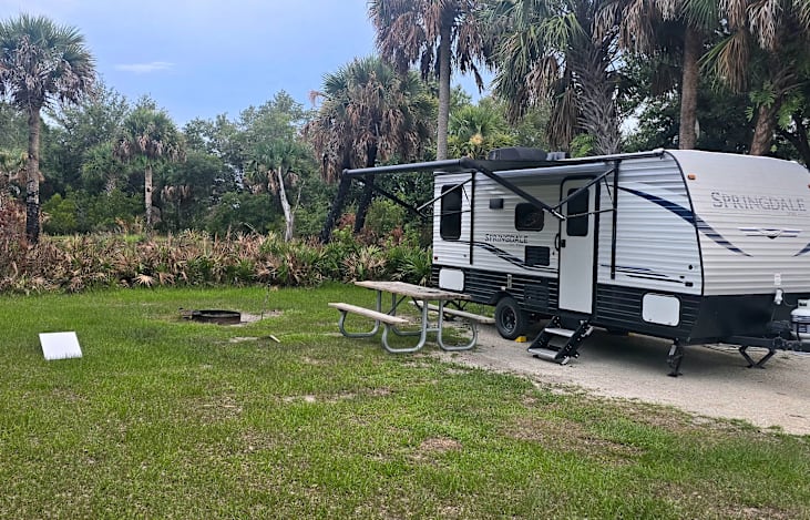 Notice this unit can come with Sattelite wifi. Ask about our Space X starlink. This allows you to have all tv apps like Disney +, Netflix, Hulu, YouTube TV, ect.