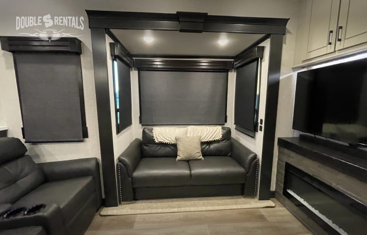 Family Room with Comfy Pull Out Sofa Bed