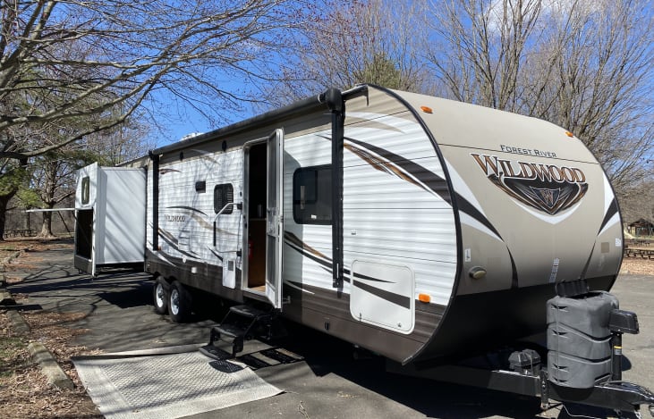 Like new 35' Travel Trailer with three full size slide-outs.  This one has some real space for the entire family.