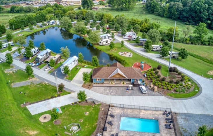 Located in the Waterside at Blue Ridge RV resort, minutes away from Lake  Blue Ridge and downtown Blue Ridge, Flamingo Ridge offers a brand new 2022 Basecamp 20X - Airstream's best selling RV!