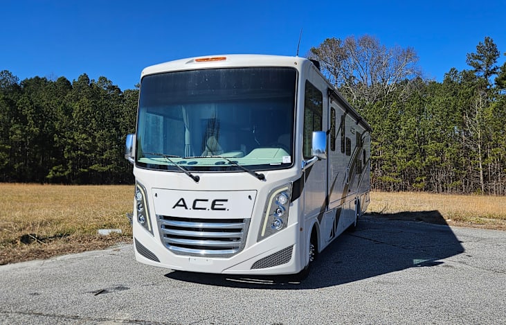 Experience the road in style with the 2024 Thor A.C.E. 32B – where luxury meets adventure!