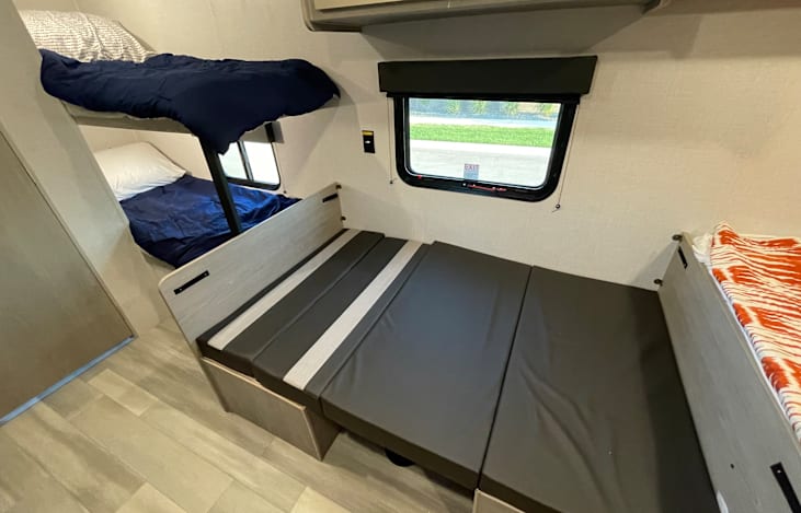 Fold out dinette - perfect for smaller guests (under 5’)