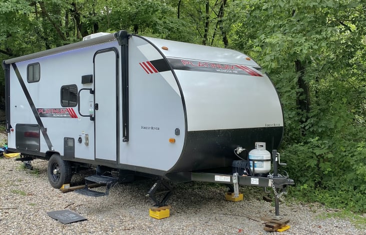 2021 Platinum Forest River Wildwood FSX

1 slide out with bunk beds and a queen. Indoor/ outdoor kitchen. Indoor/Outdoor shower. 24” TV.

Perfect camper for a smaller family and lots of extras.