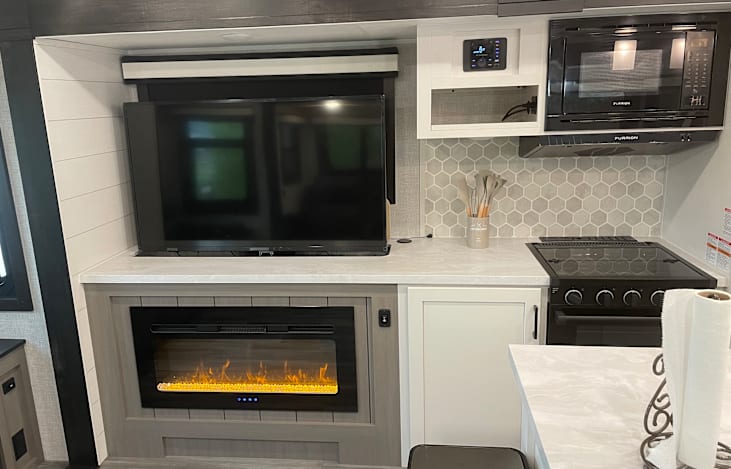 Microwave, Range top, Oven. Beautiful and working fireplace and plenty of cabinet space*