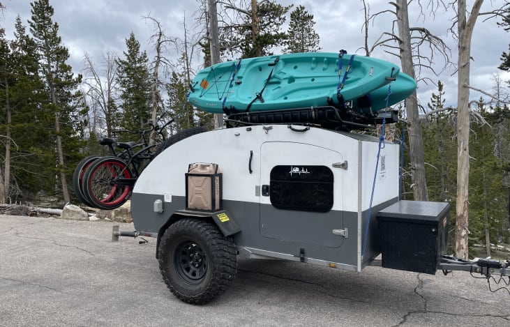 Full Metal Roof, Kayak holders, Bike Rack, Aggressive 35" Tires, suited to travel to campsites most are unable to reach!