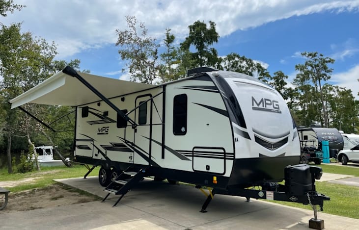 2022 MPG 2500BH front view with awning out