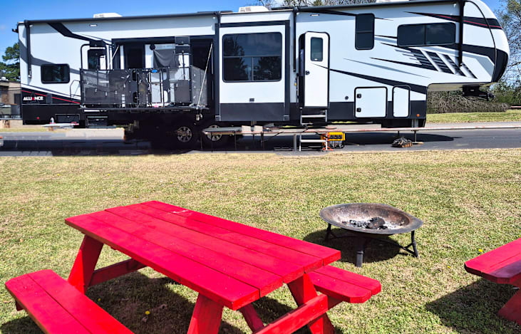 Reunions, receptions, special events, this one takes a lot of space and offers a lot of possibilities.  Three BIG beds, one bunk, a couch & a master bedroom with a king. That's a lot of possibilities!