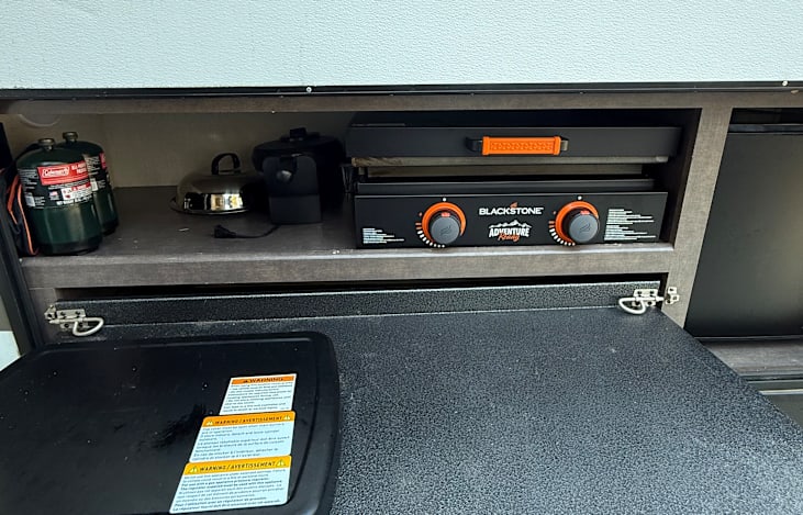 Outdoor Kitchen with Blackstone and 2-Burner Stovetop