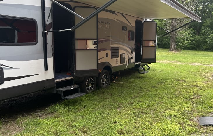 19’ awning with electrical outlet and outside stereo
