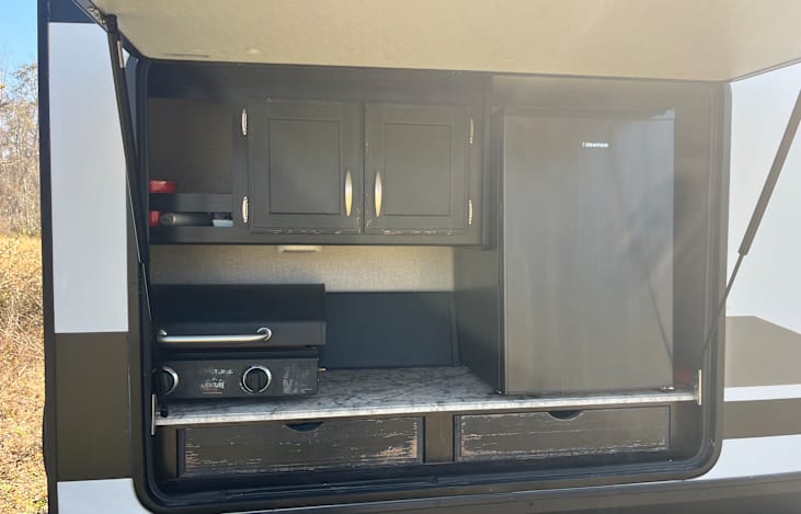 Outdoor kitchen