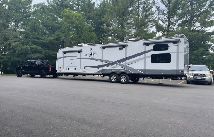 3 slide outs on the drivers side plus 1 on the passenger.