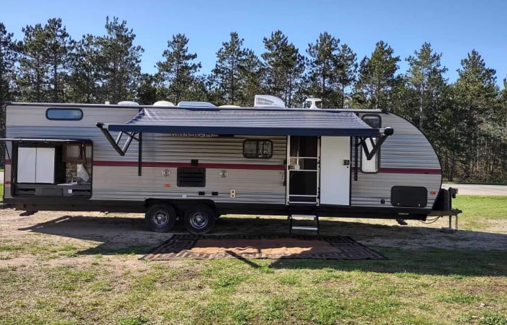 2019 Grey Wolf 28BH with outdoor kitchen, power awning and 9x12 outdoor mat