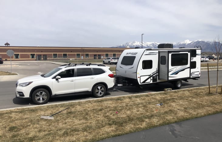 Can be towed with vehicles with a 5,000lb towing rating.