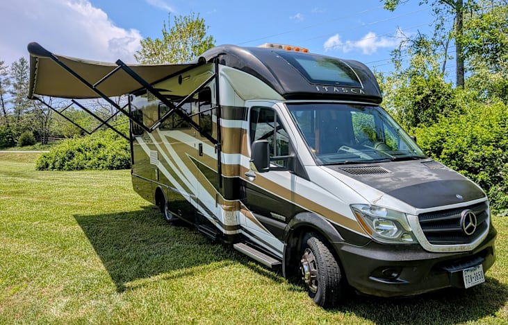 Well-built Winnebago Class C RV on the Mercedes Sprinter chassis with 2 slide outs.