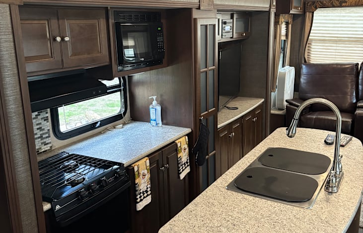 Full kitchen