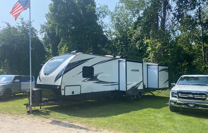 3 slides bunkhouse located in rear of trailer