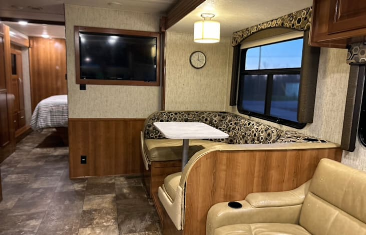 Shorty's place is a 35' cozy getaway.  You'll arrive to a main cabin with a 37" TV with DVD player and a cozy main cabin with comfy seating for your family.
