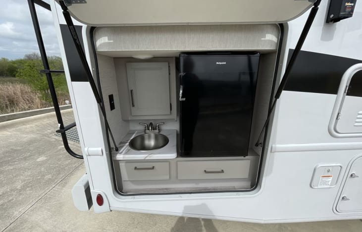 Outdoor kitchen