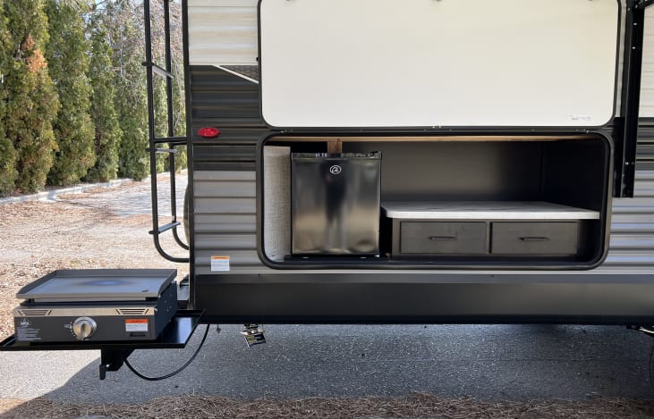 Outdoor kitchen
