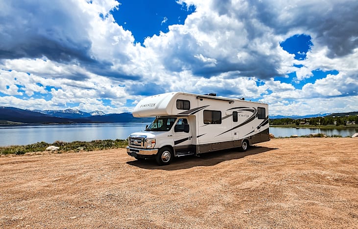 Let Fred take you to this scenic spot at Lake Granby, Colorado with stunning Rocky Mountain National Park backdrop. Perfect for breathtaking views and a quiet fishing spot.