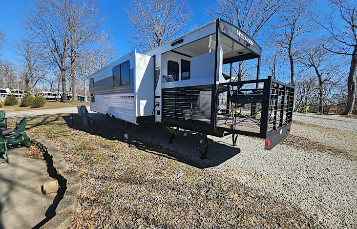 Porch extends to hold more people
