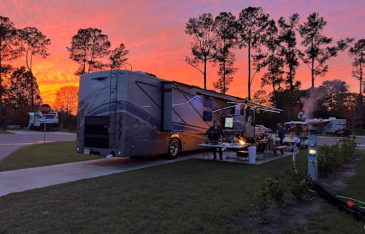 Unwind with nature's most spectacular show - your daily sunset view from Island Oaks. Perfect for that evening glass of wine or morning coffee.