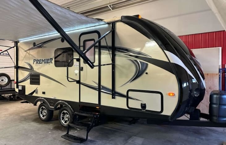 This is what the camper looked like when wd picked her up. It's a good gauge for size-