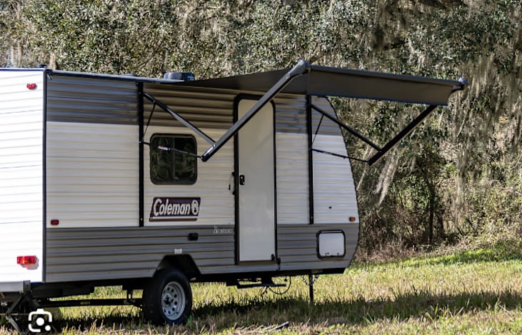 Front view of the trailer with the awning open.....
