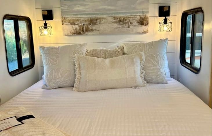 Main Suite Queen Bed