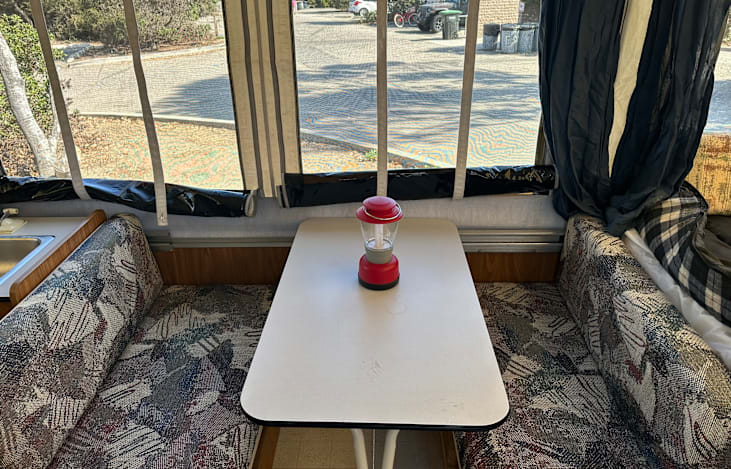 Table seat 4 people