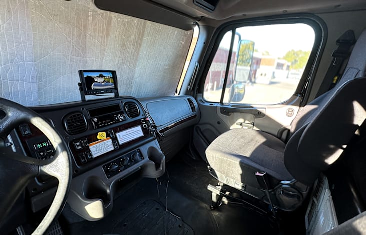Cab (Cab bed behind seats)