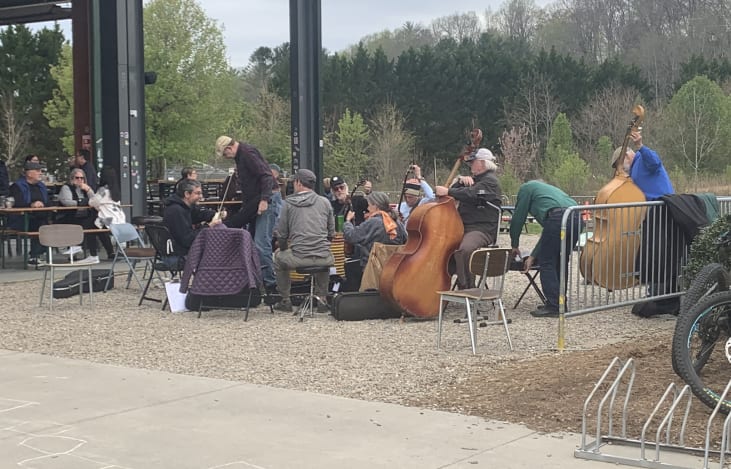Pickup night bluegrass at nearby Oskar Blues brewery!
Grand station restaurant just 5 minutes away, Greystone in dining 10 minuted