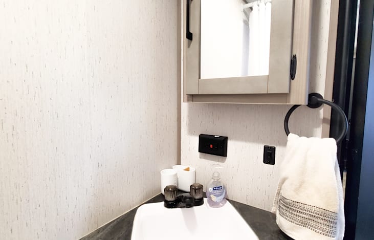Bathroom vanity with medicine cabinet