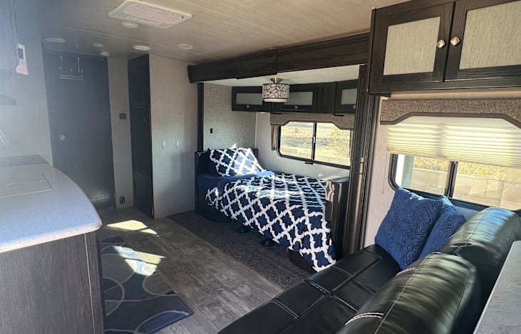 Dinette converts to Twin Sleeper