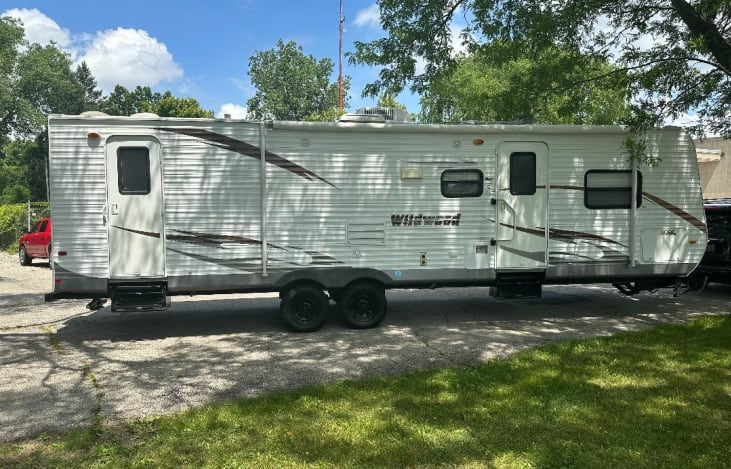 shes a 2010 camper but she looks brand new and in excellent condition!!!