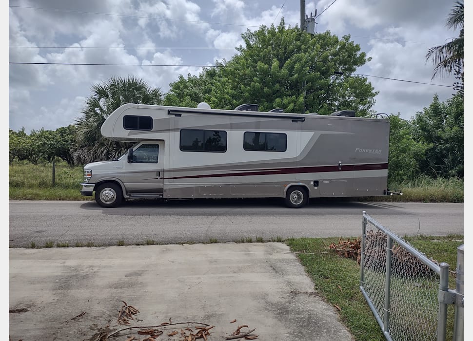 Class C Motor Home rentals in Miami