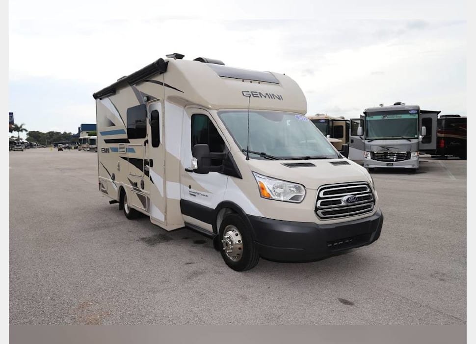 Class C Motor Home rentals in Woodstock