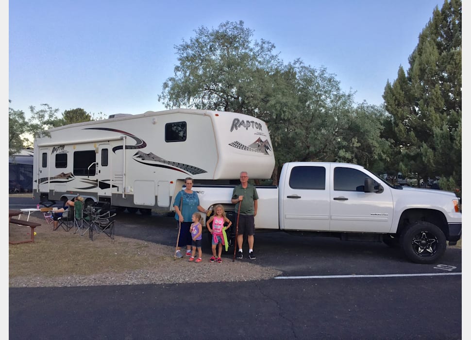 Keystone Raptor 3319 5th Wheel Toyhauler