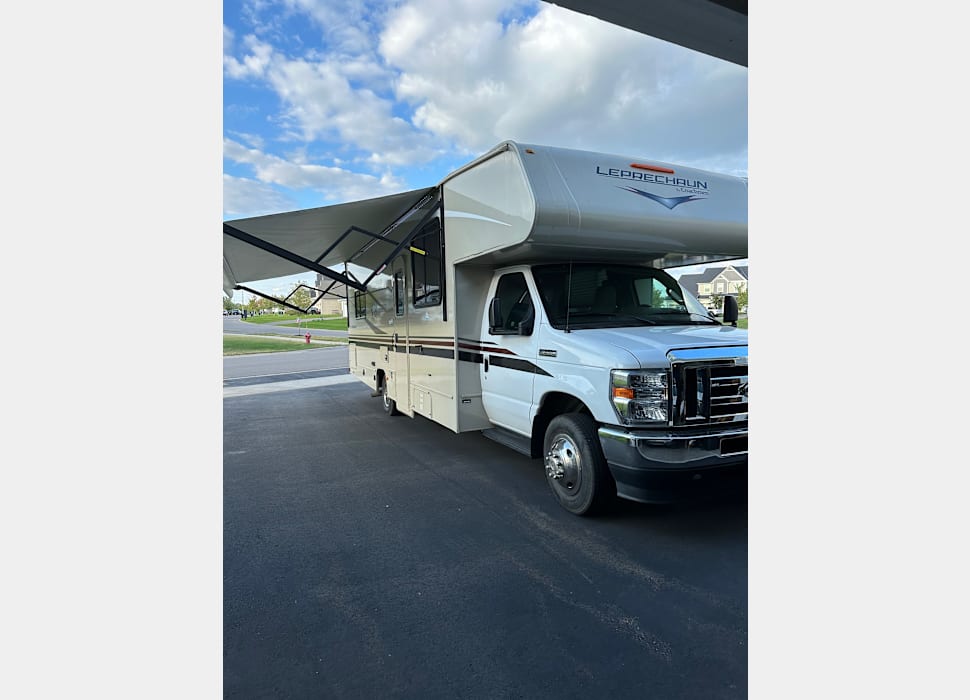 Class C Motor Home rentals in Roberts