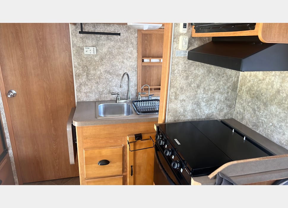Class C Motor Home rentals in Adelanto