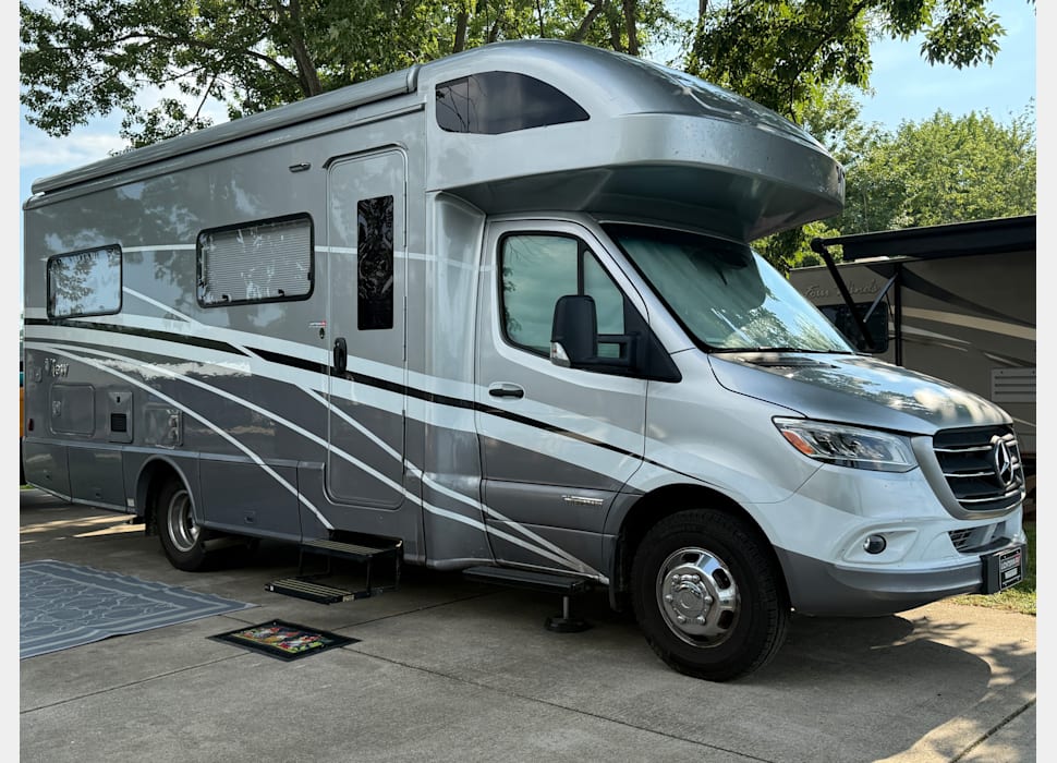 Class C Motor Home rentals in Shepherdsville
