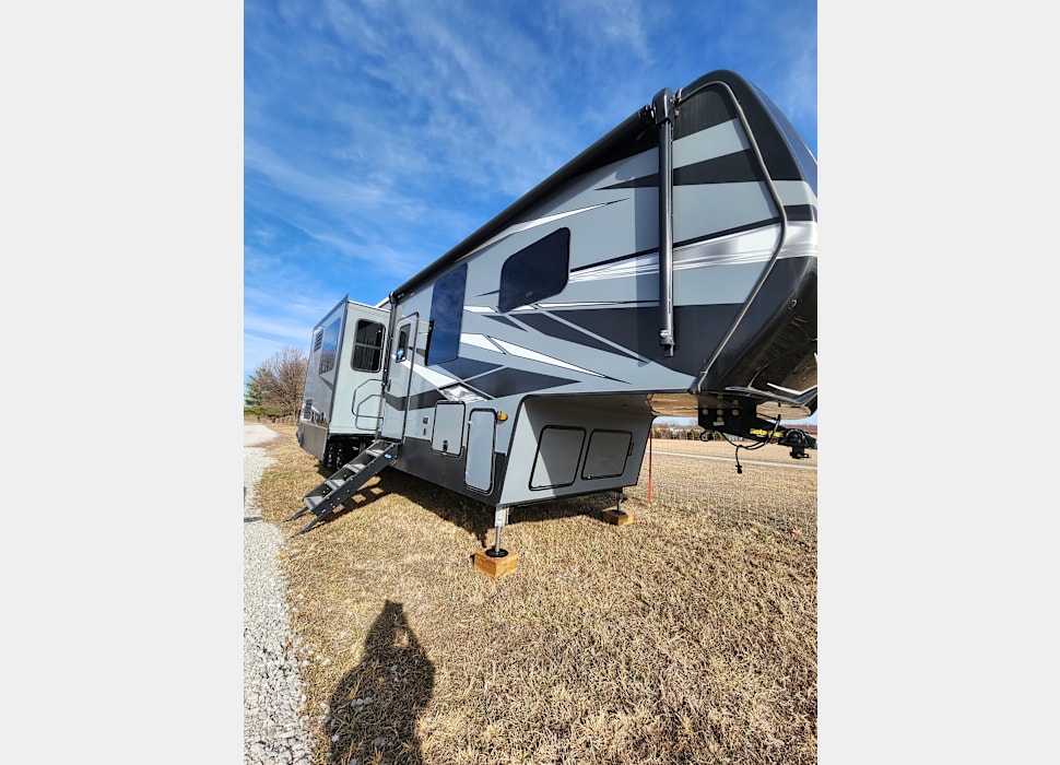 Fifth Wheel rentals in Ozark