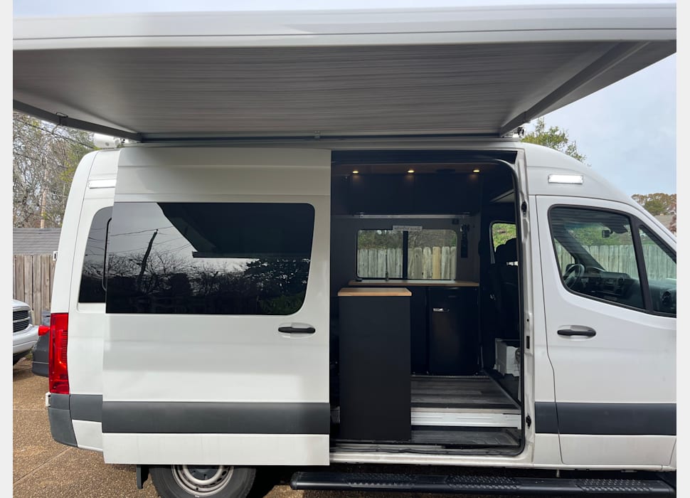 Class B Camping Van rentals in Loudon