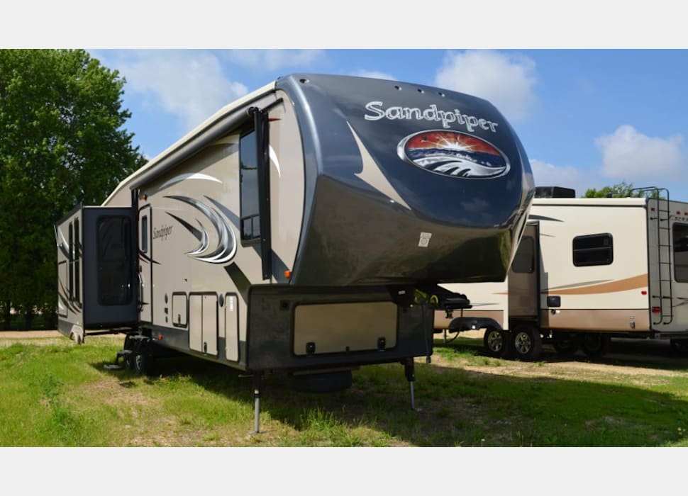 2015 Forest river 35 Rok SandPiper, RV Rental in Bacliff, TX RVshare