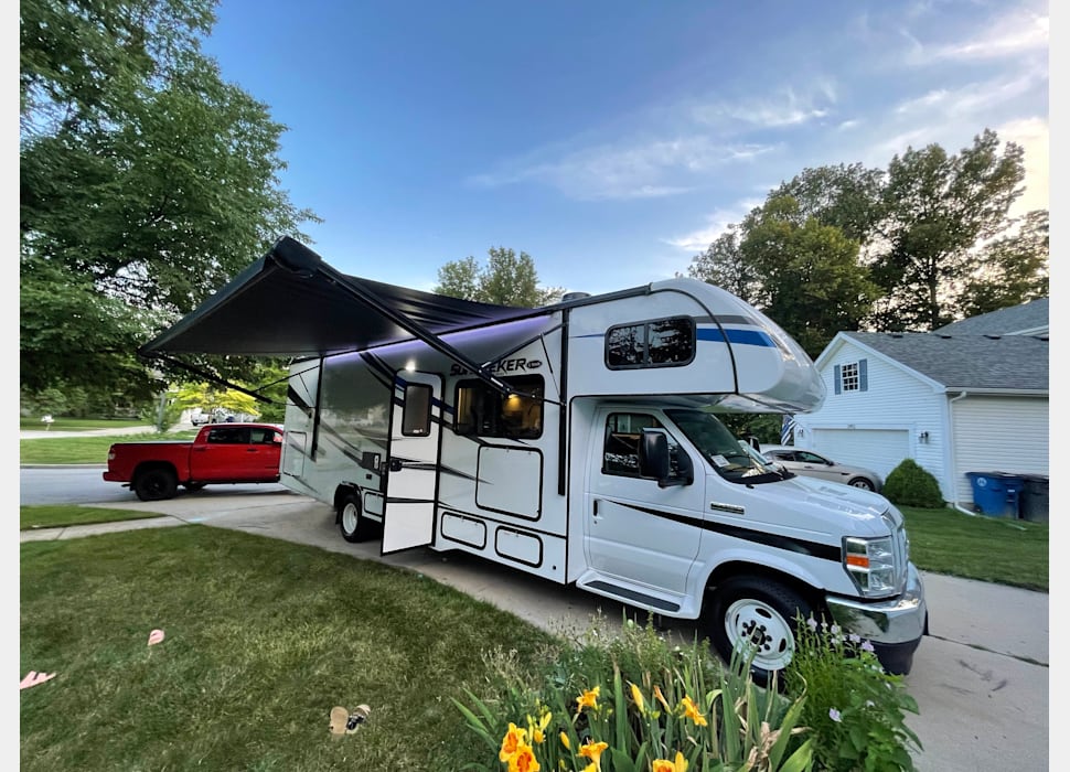Class C Motor Home rentals in Madison Heights